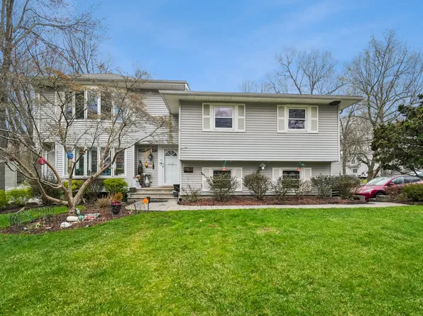 106 N Ashby Ave, Livingston, NJ 07039
