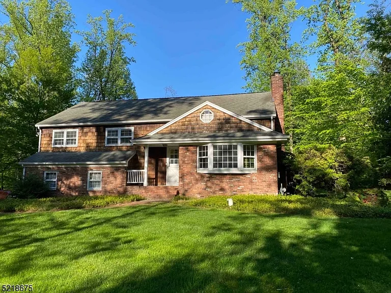 18 Skyline Dr — Photo 3