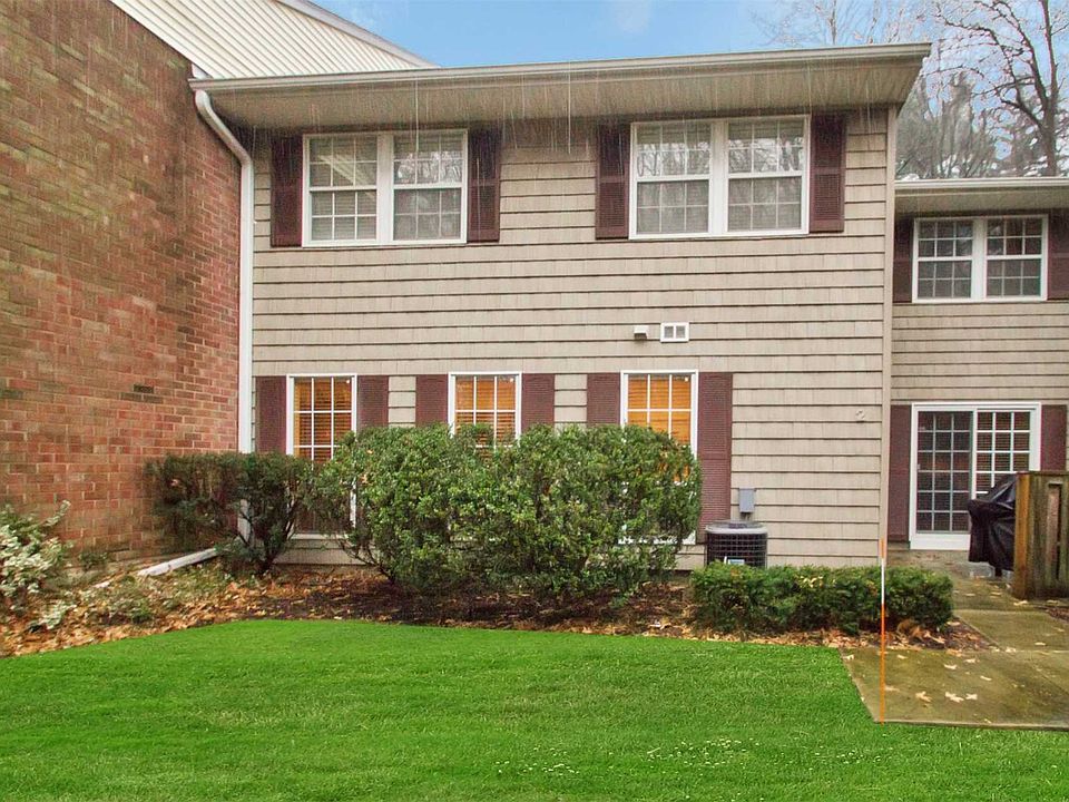1st image of 2 Woodtree Dr