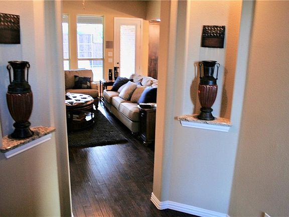 3rd image of 400 Lone Oak Ct