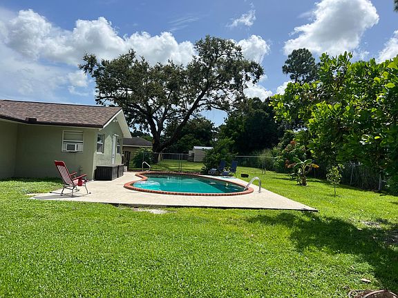4th image of 443 SE Calmoso Drive