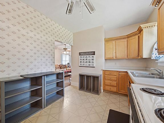 5th image of 304 E Main St