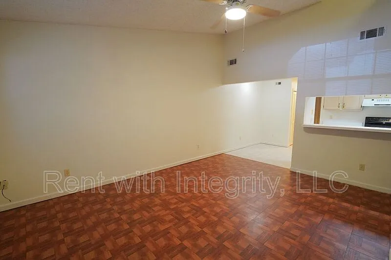 3 bed, 2.0 bath, 1088 sqft, $1,299 — Photo 2