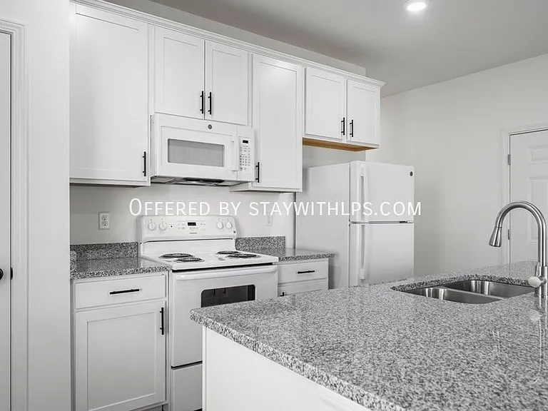 1571 Court Ave #102 — Photo 16