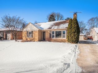 808 S Vail Ave, Arlington Heights, IL 60005