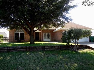 123 E Valley Dr, Iowa Park, TX 76367