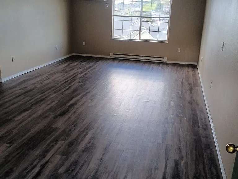 Creekside Apartments — Photo 18