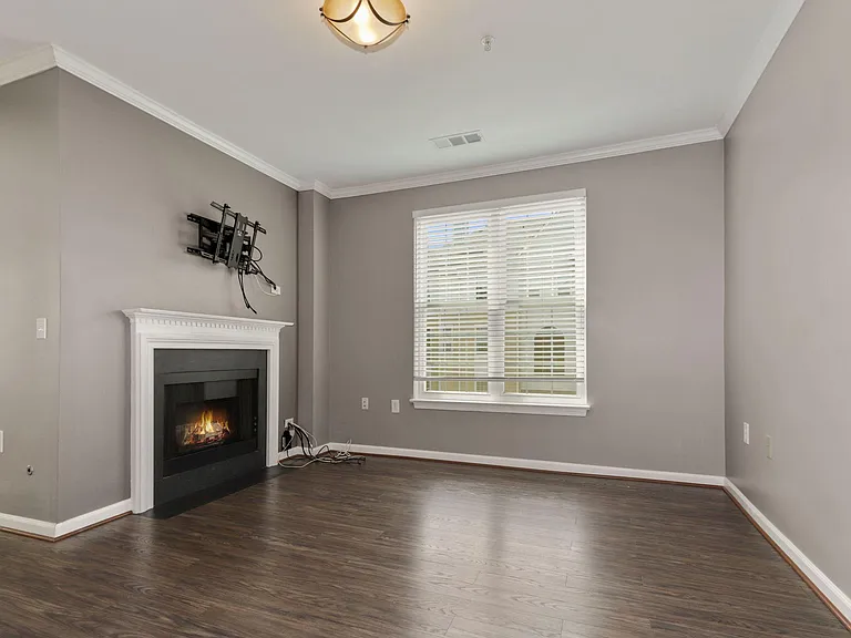2108 Highcourt Ln #305 — Photo 6