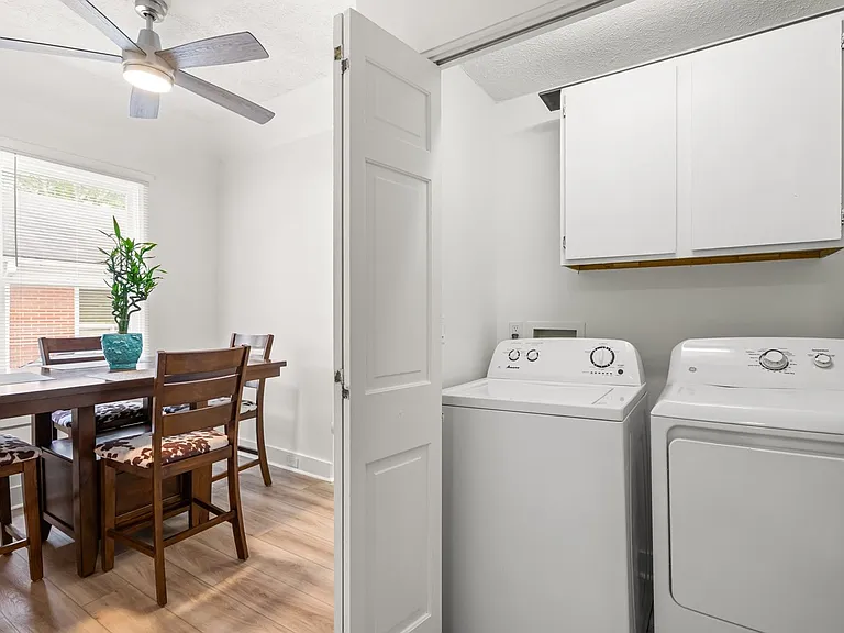 206 E Geer St #A — Photo 11