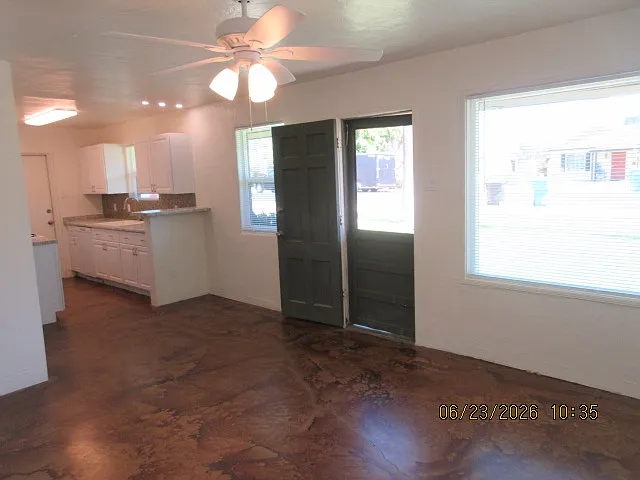 223 W Turney Ave — Photo 8