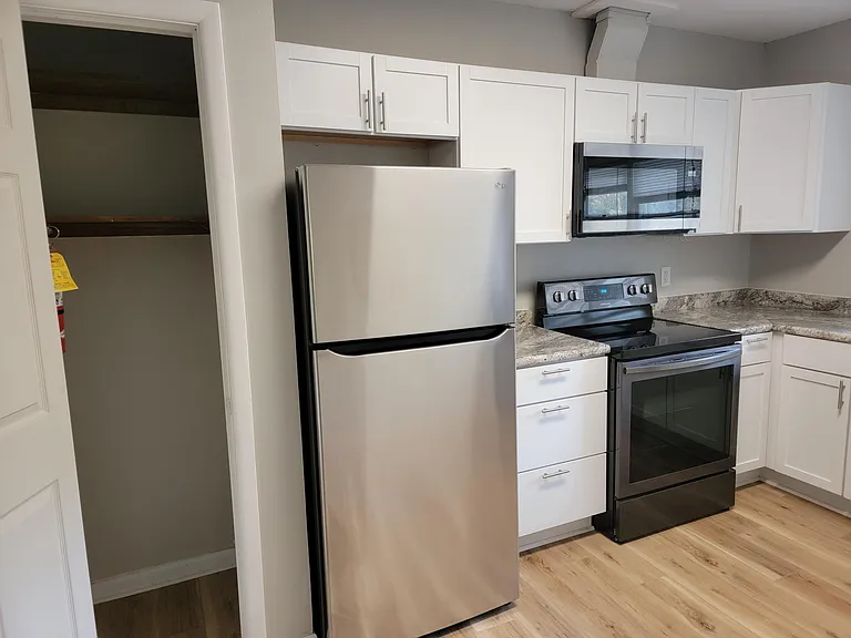 1012 N Summit St #F — Photo 4