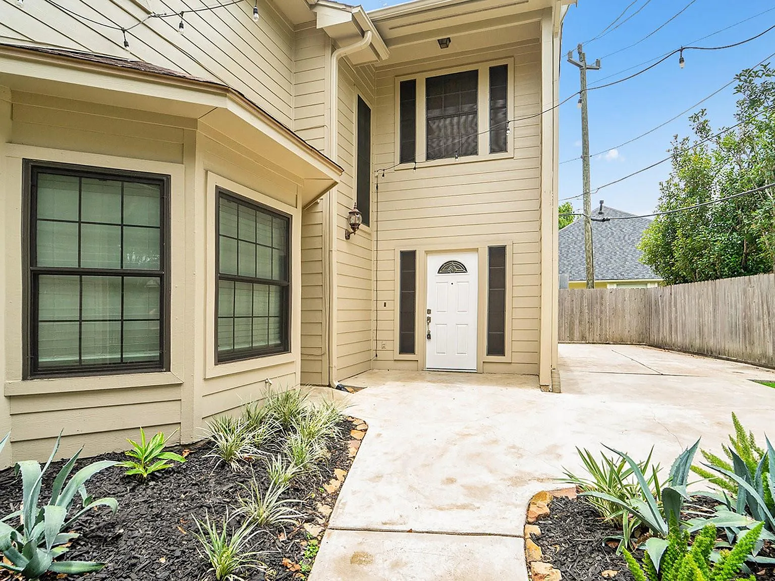 2 bed, 2.5 bath, 1796 sqft, $2,350 — Photo 3