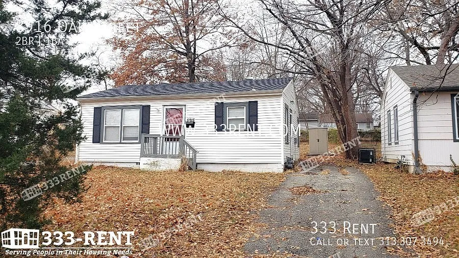 Welcome home!! Your adorable home in Waldo Awaits! — Photo 1