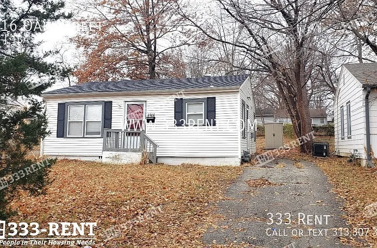 8916 Oak St — Photo 1