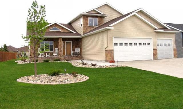 1st image of 620 17th Ave E