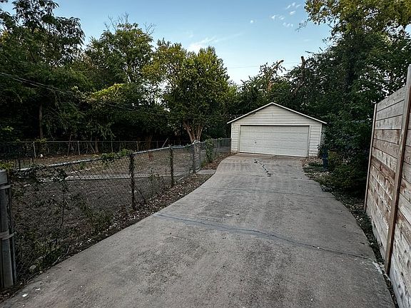 4th image of 3903 Ridgelea Dr