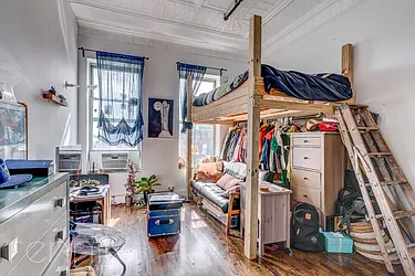 Rented by Rennit Inc.