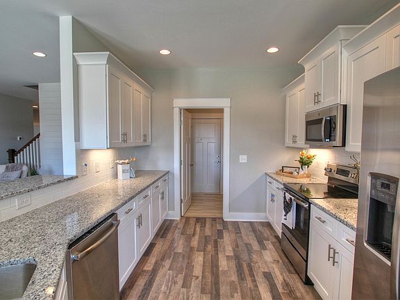 3rd image of 609 Eagleview Dr #17