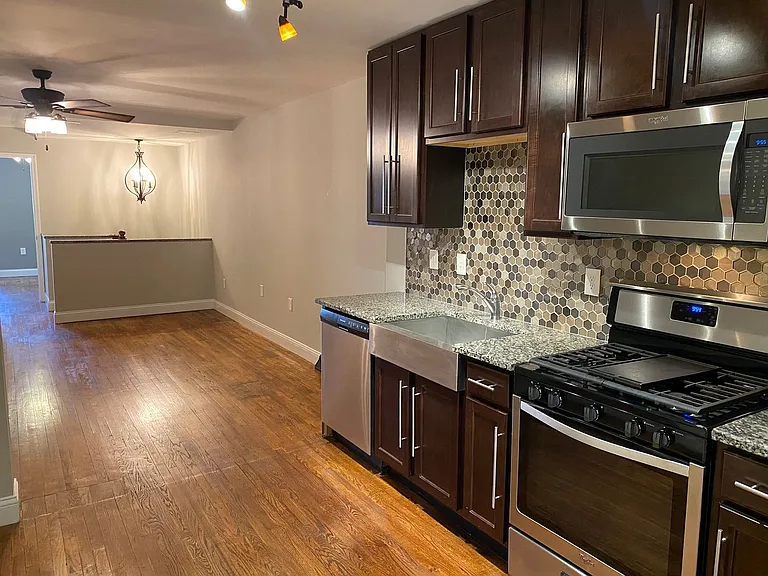 1210 S Boyle Ave — Photo 2