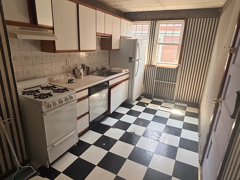 98 Inwood Pl #4 — Photo 6