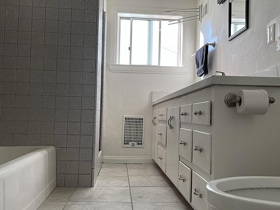 4th image of 17626 Sultana St