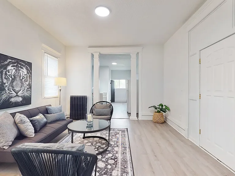 319 Franklin Ave — Photo 10