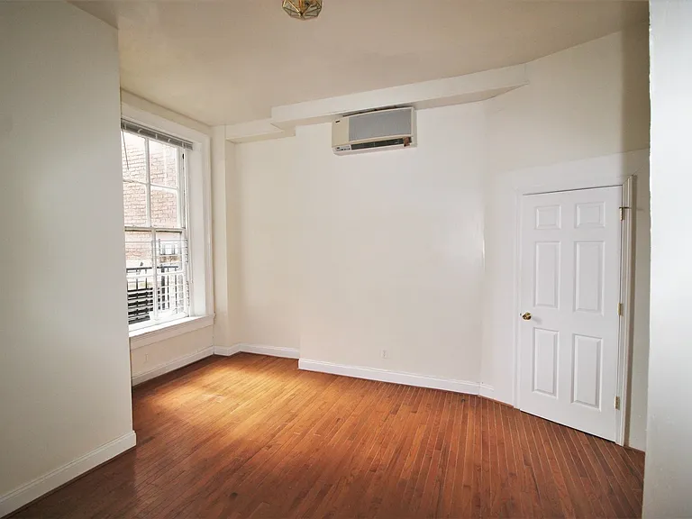 809 Park Ave — Photo 11