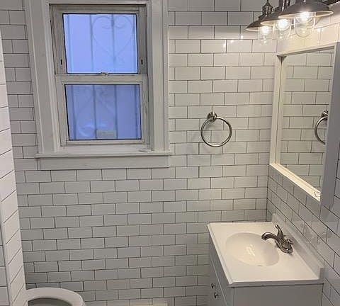 4th image of 3515 Grace Ave