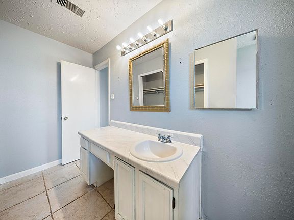 4th image of 15242 Peachmeadow Ln