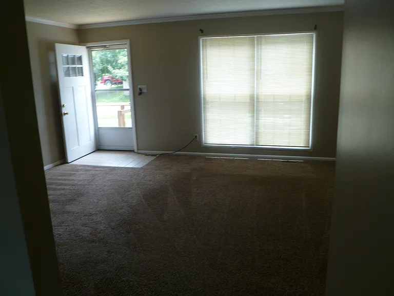 908 E Hereford Ave — Photo 2