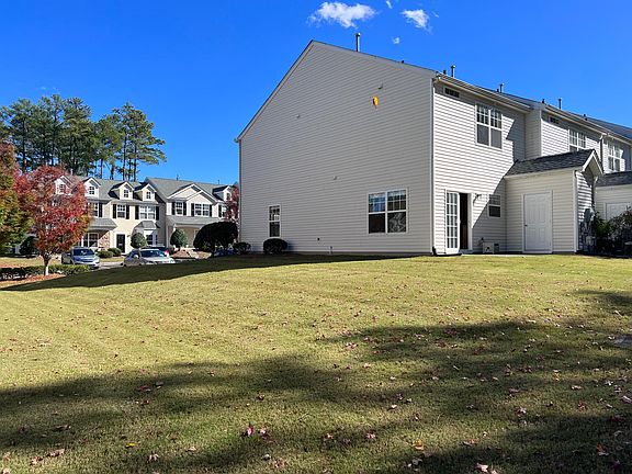 Large side yard