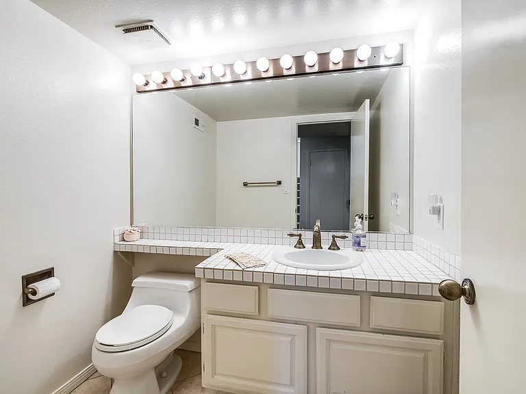 18731 Hatteras St #26 — Photo 13