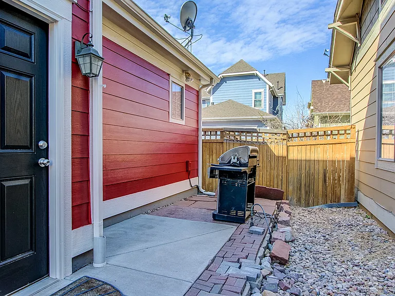 3561 Yosemite St — Photo 32