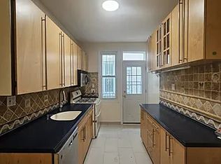24-50 26th St #1R, Astoria, NY 11102