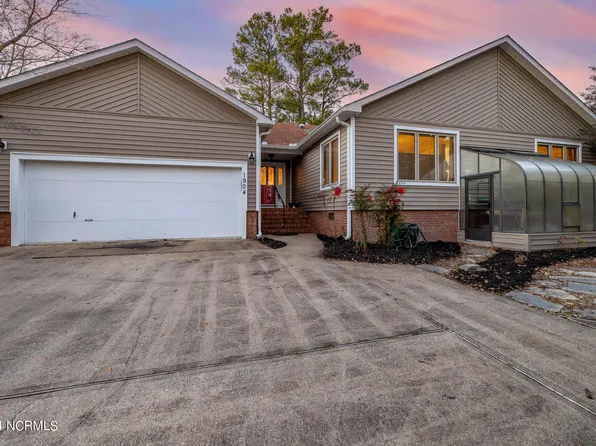 1904 Harbourside Drive, New Bern, NC 28560