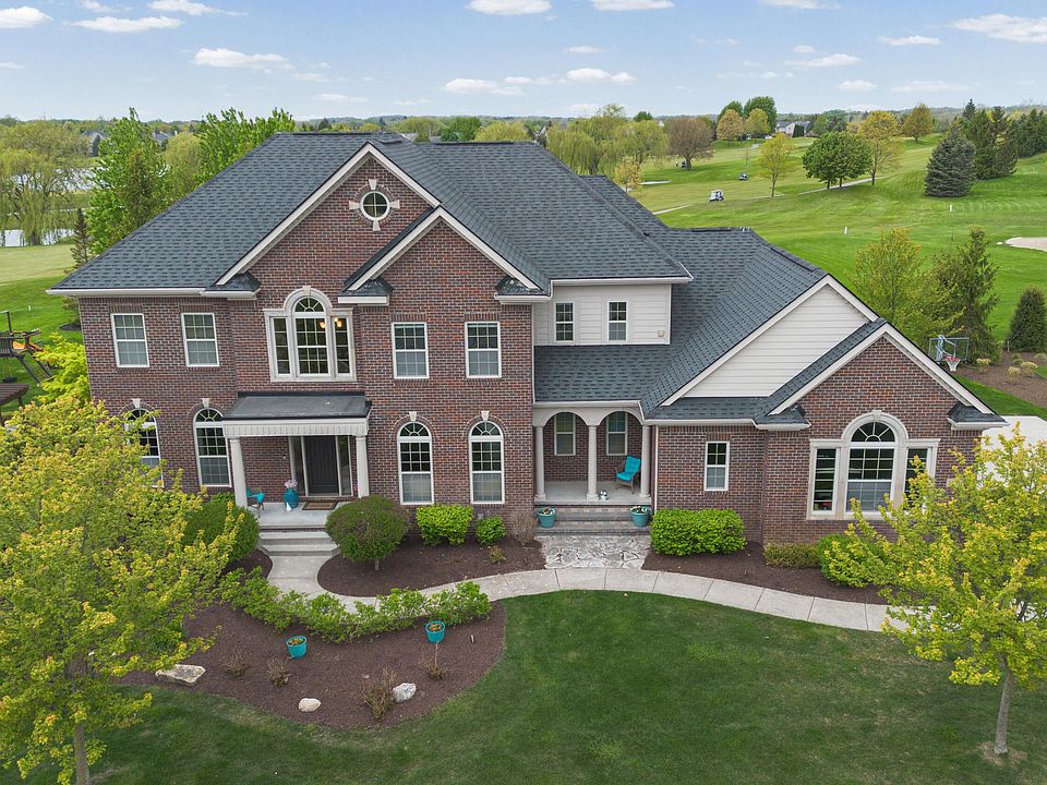 1st image of 23325 Country Club Dr