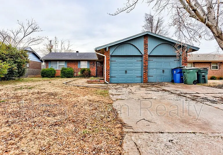 320 Cedar Crest Dr — Photo 1
