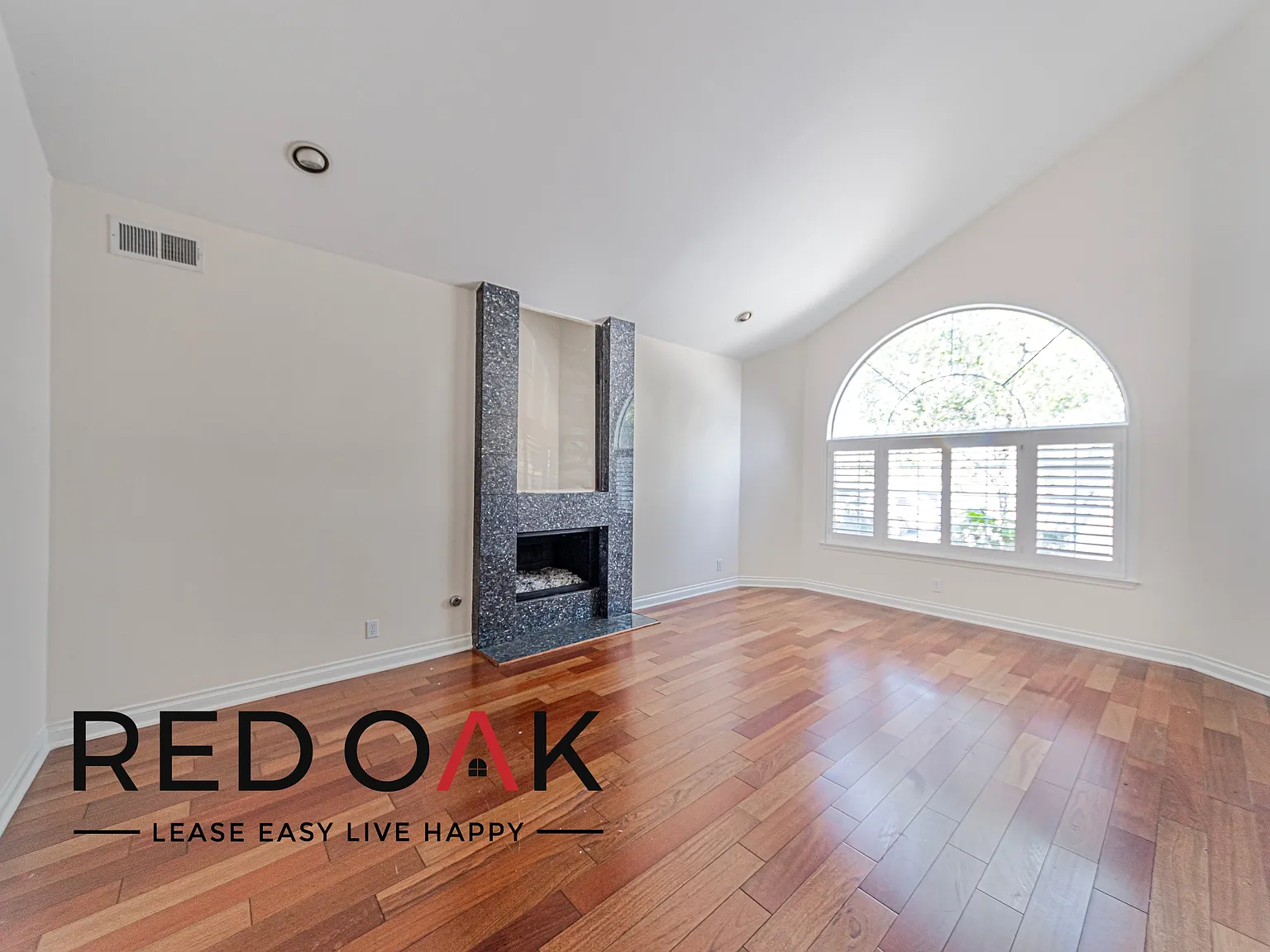 ~1 Month Free!~ Gorgeous Four Bedroom With In-Unit Laundry And Two Parking Spaces ~ In Tarzana Ne... — Photo 2