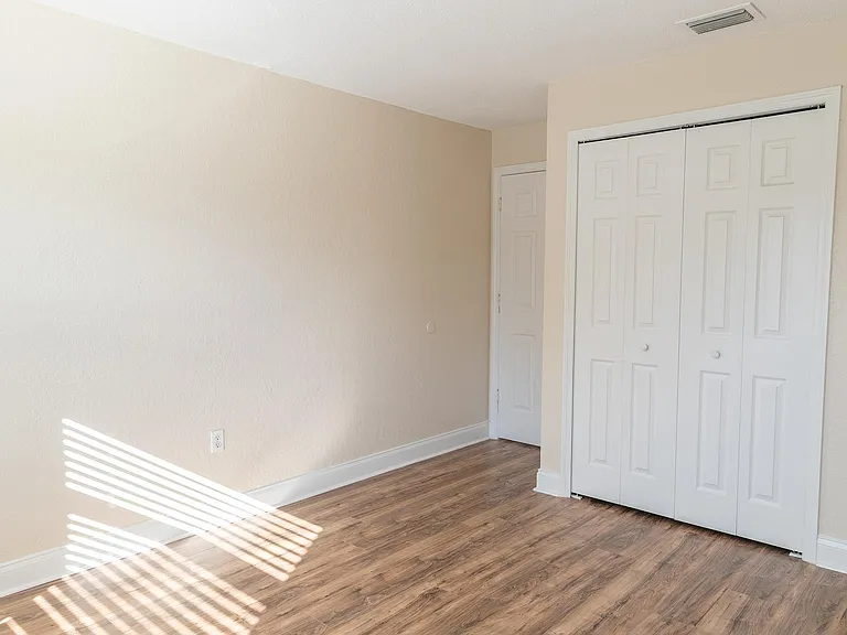 Royal Oak Condominiums — Photo 14
