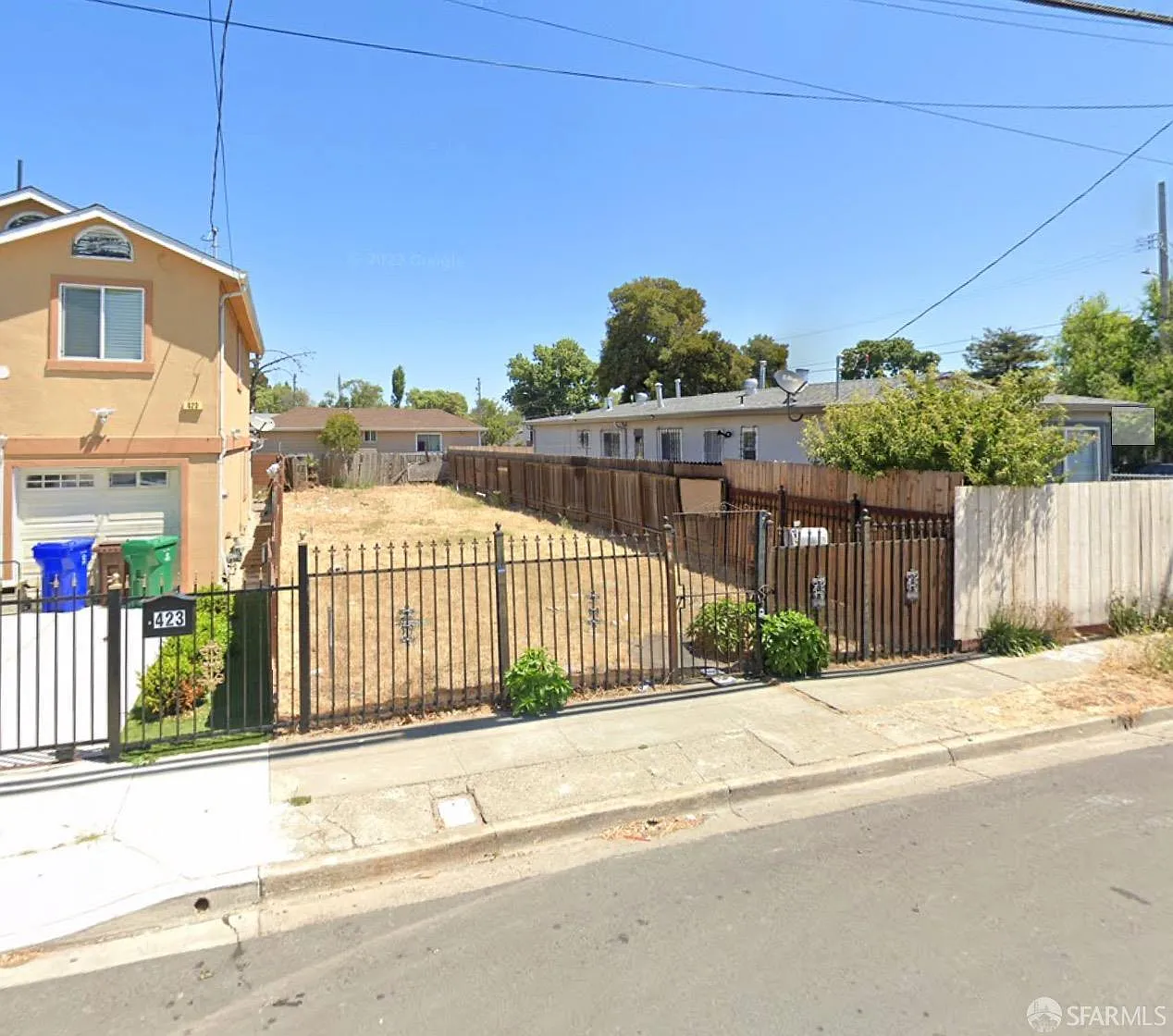425 Market Ave photo 1