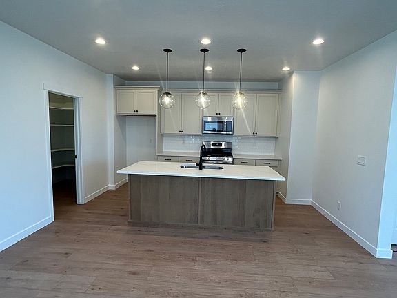 5th image of 6747 W Miramar St #488