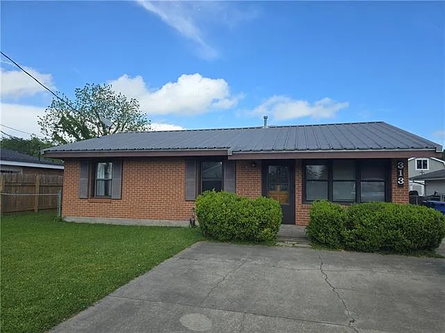 313 Barton Ave — Photo 1