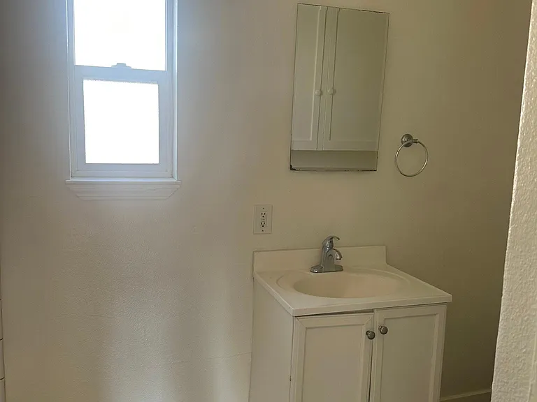 1155 Letts Ave — Photo 3