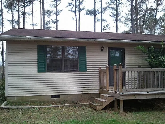 3 bed, 1400 sqft, $1,450 — Photo 1
