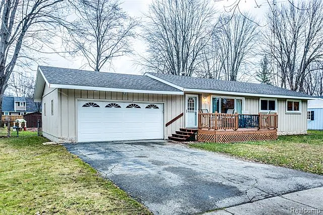 340 Cardinal Dr photo 1