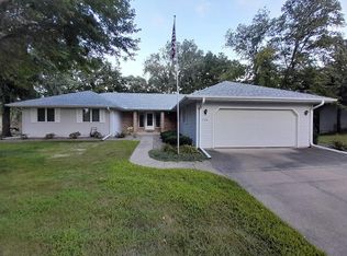 620 Pioneer Rd, Platteville, WI 53818