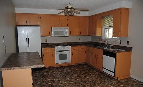 3rd image of 527 Morrison Dr