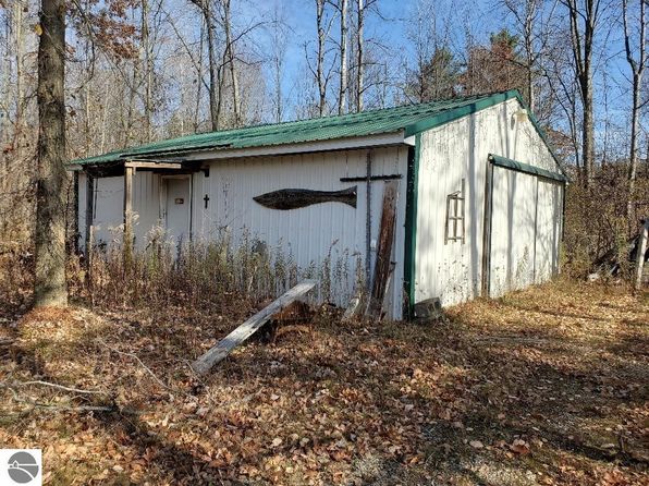 2824 Badger Rd, Beaverton, MI 48612