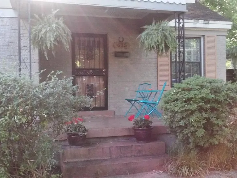 675 Loeb St — Photo 15