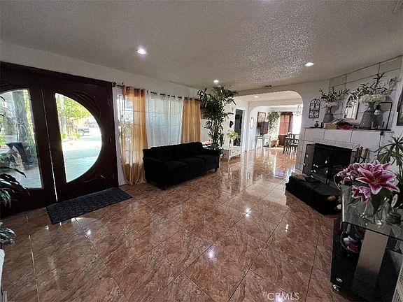 2nd image of 511 Richford Ave